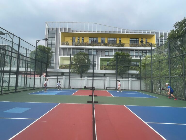 Pickleball: Khi Mặt Sân Trở Thành Tấm Gương Phản Chiếu Nội Tâm