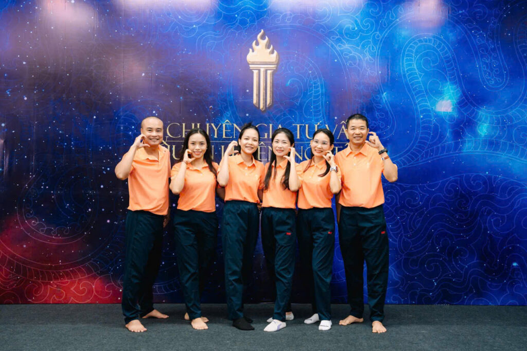 Chiếc Cốc Rỗng Và Dòng Chảy Tri Thức Vô Hạn.